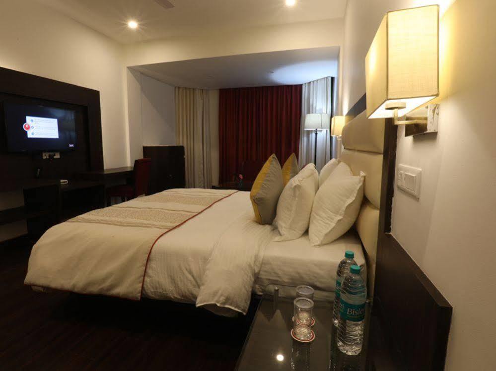 Hotel Natraj Ришикеш Экстерьер фото