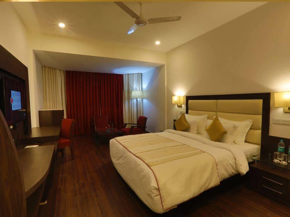 Hotel Natraj Ришикеш Экстерьер фото