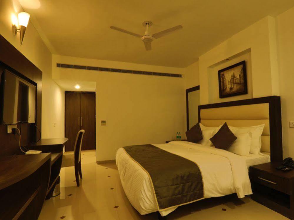 Hotel Natraj Ришикеш Экстерьер фото